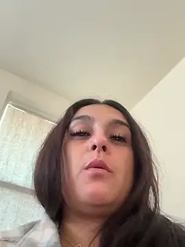 הופעת וובקאם של MamiiLikesBigC0Ck