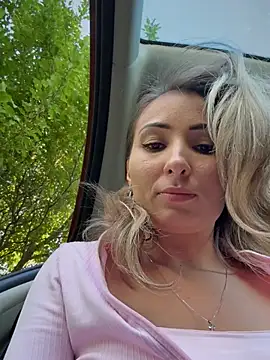 Wonder_Kari Show in webcam