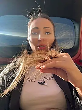 Wonder_Kari Show in webcam
