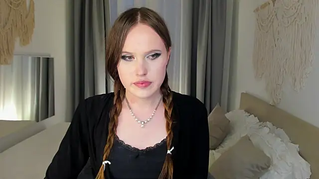 EffieMinki webcam show