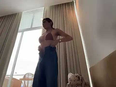 הופעת וובקאם של WomanofWorldTS