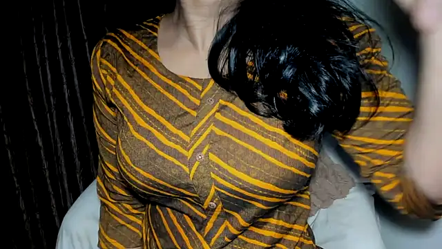 TheShyGirl_ élő XXX-chatje