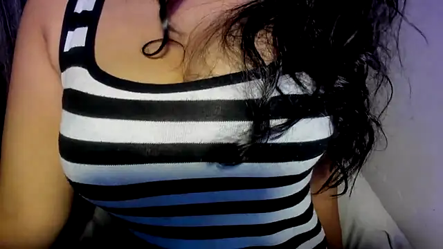 TheShyGirl_ Chat XXX in diretta