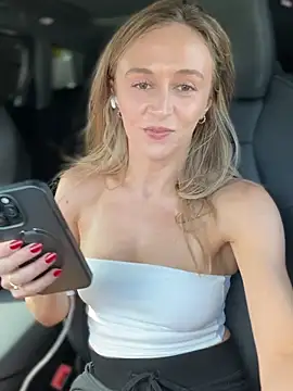 lunagirl13 Show in webcam