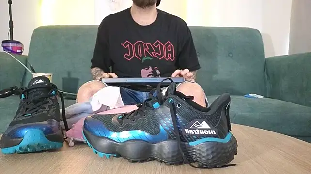 הופעת וובקאם של Thecumshotroom