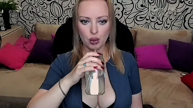 Hotdreamhere's Live XXX Chat