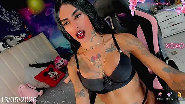 Nella_Dolls Show in webcam