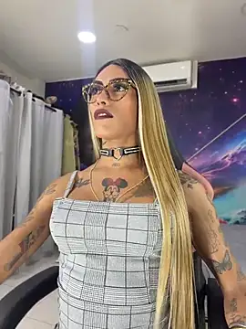 Nella_Dolls Adlı Modelin Web Kamerası Şovu