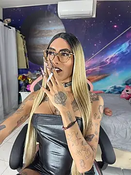 Nella_Dolls Adlı Modelin Web Kamerası Şovu