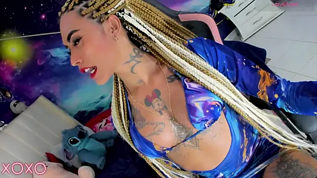 Pokazy przed kamerką – Nella_Dolls