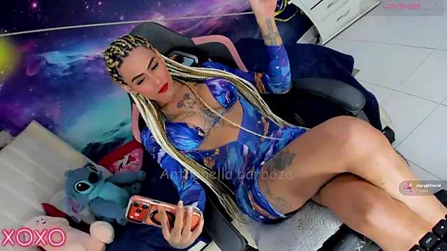 Nella_Dolls Adlı Modelin Web Kamerası Şovu