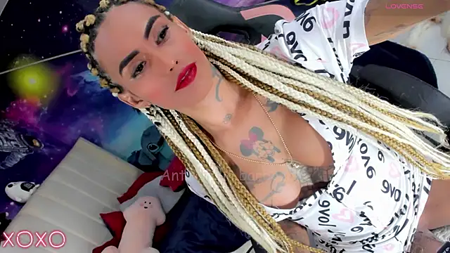 Nella_Dolls Adlı Modelin Web Kamerası Şovu