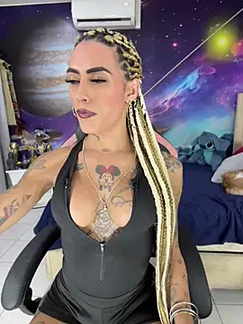 Nella_Dolls Adlı Modelin Web Kamerası Şovu