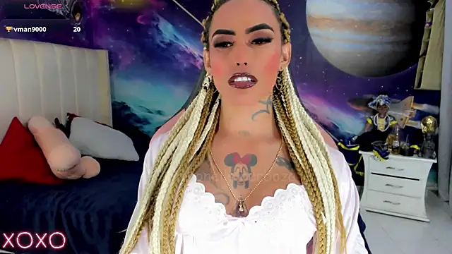 Nella_Dolls Show in webcam