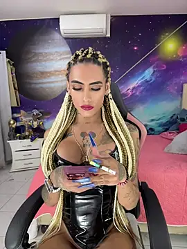 Nella_Dolls Show in webcam