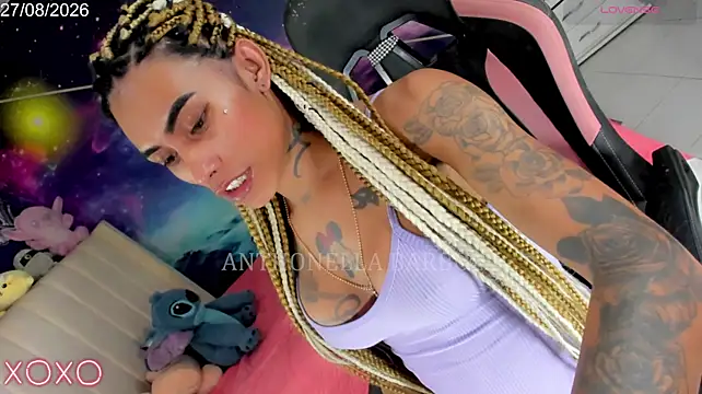 Nella_Dolls webcam show