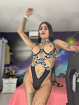 Pokazy przed kamerką – Nella_Dolls