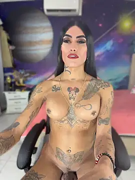 Nella_Dolls Show in webcam