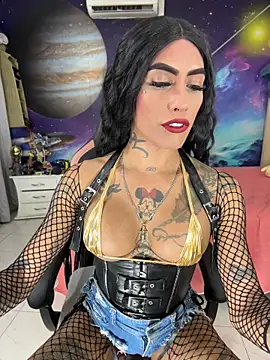 Nella_Dolls: διαδικτυακό σόου στην κάμερα