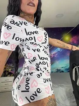 הופעת וובקאם של Nella_Dolls