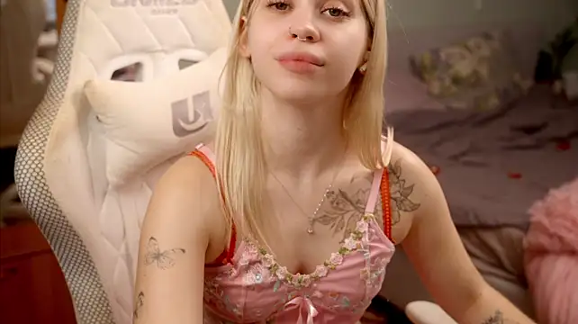 הופעת וובקאם של ho1yho1e