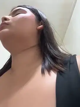 Lia_sexx élő XXX-chatje