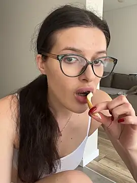 Chat +18 de little_belucci ao vivo