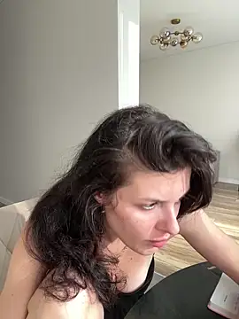 little_belucci's Live XXX Chat