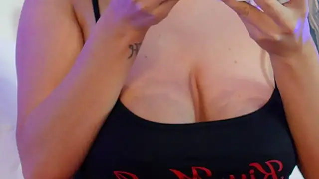NadiaKeyssのライブXXXチャット
