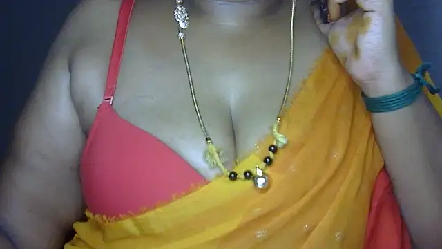 Chat +18 de Nithya_forever ao vivo