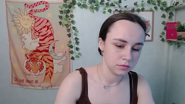 VeryVeryVeryShy_ élő chatszobája