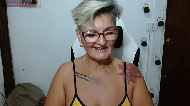 bety-cum2's Live XXX Chat