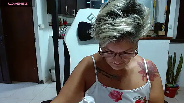 bety-cum2 live XXX chat