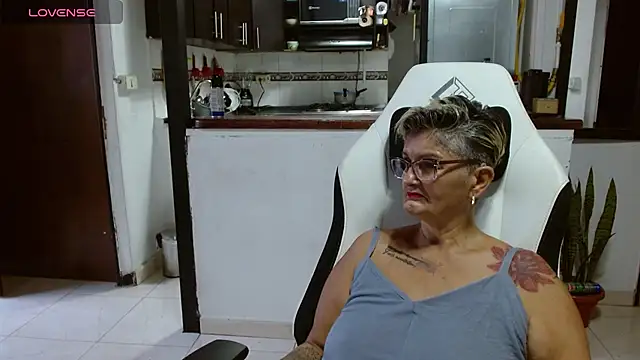 bety-cum2 Adlı Modelin Canlı XXX Sohbeti