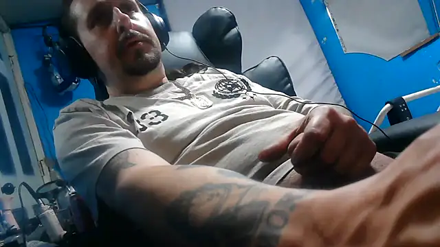 faded206 Show in webcam