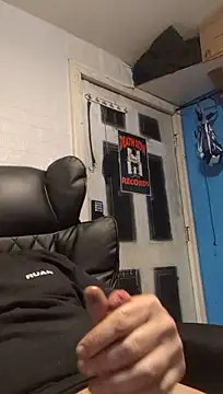 faded206 Show in webcam