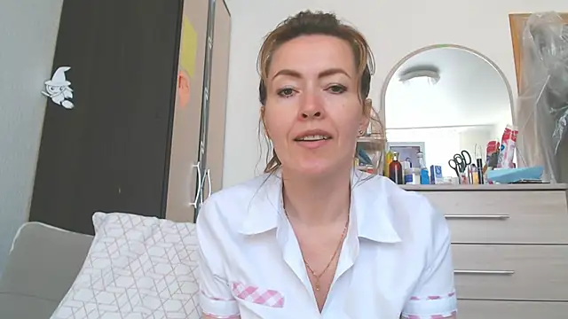 NicoleEunice87 élő chatszobája