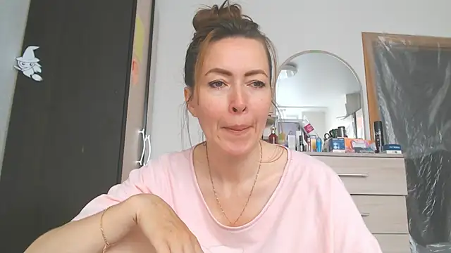 NicoleEunice87 webcam show