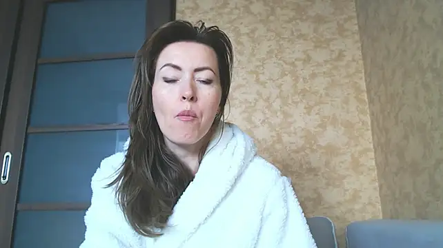 XXX chat uživo modela NicoleEunice87