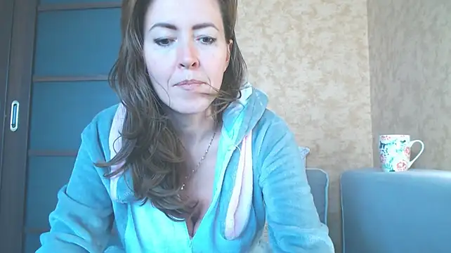 NicoleEunice87 Adlı Modelin Canlı XXX Sohbeti