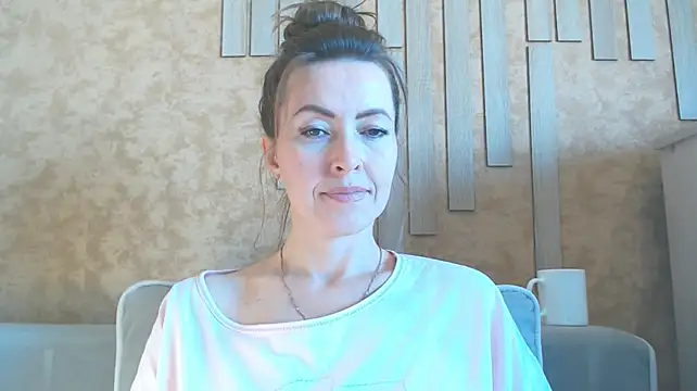 NicoleEunice87 Adlı Modelin Canlı XXX Sohbeti
