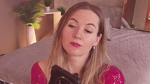 Hello_Lisha Show in webcam