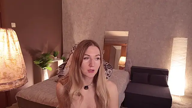 Show modela Hello_Lisha na web-kameri