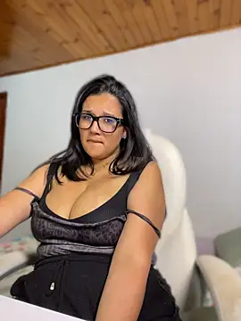 Show modela SWEETLILY18 na web-kameri