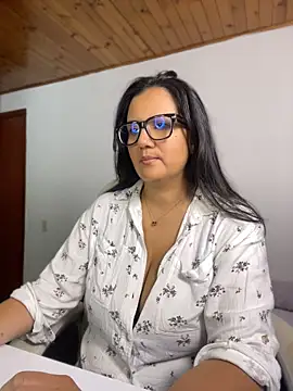 SWEETLILY18 Show in webcam