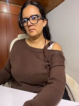 SWEETLILY18 Adlı Modelin Web Kamerası Şovu