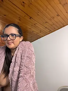SWEETLILY18 Show in webcam