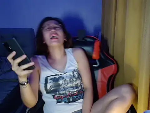חדר צ'אט בשידור חי של crizzybel