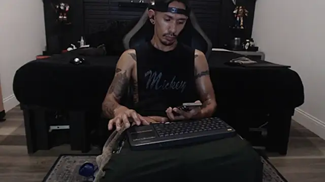 inc25cb@xh's Webcam Show