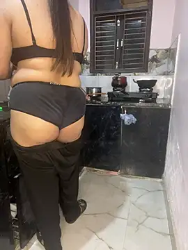 Notty-HotyBhabhi: онлайн-секс-чат